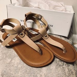 🆕⭐️ Nude Steve Madden Sandals